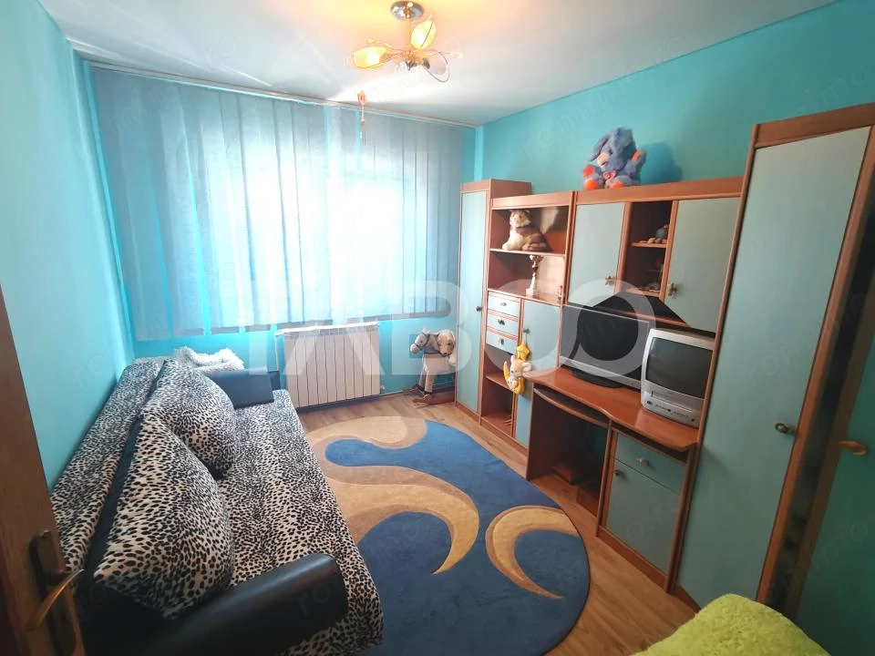 Apartament 4 camere 2 bai 2 balcoane -pivnita - etaj 1 - zona Turnisor