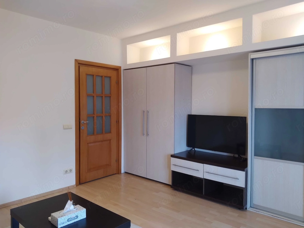 Garsoniera Calea Calarasilor, bloc mixt