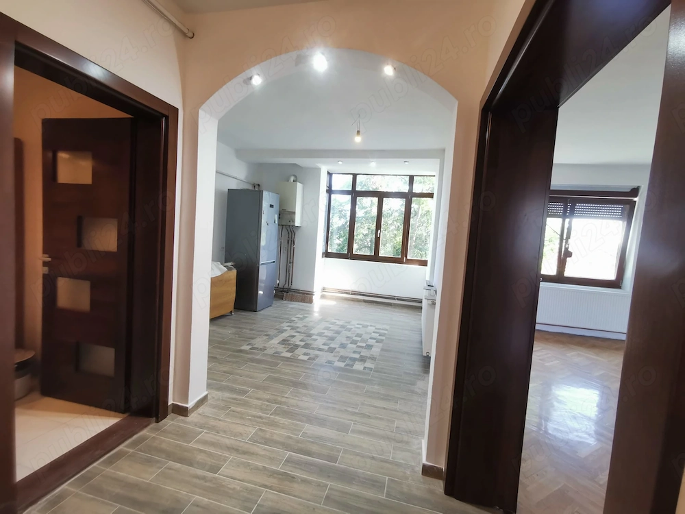Apartament spatios 136 mp Utili cu Terasa,balcon,boxa si GARAJ.