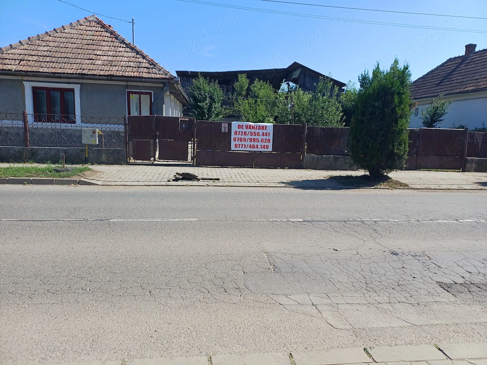 Vand in Ludus, casa centrala, cu teren generos, front stradal de 21 m si fantana proprie in curte