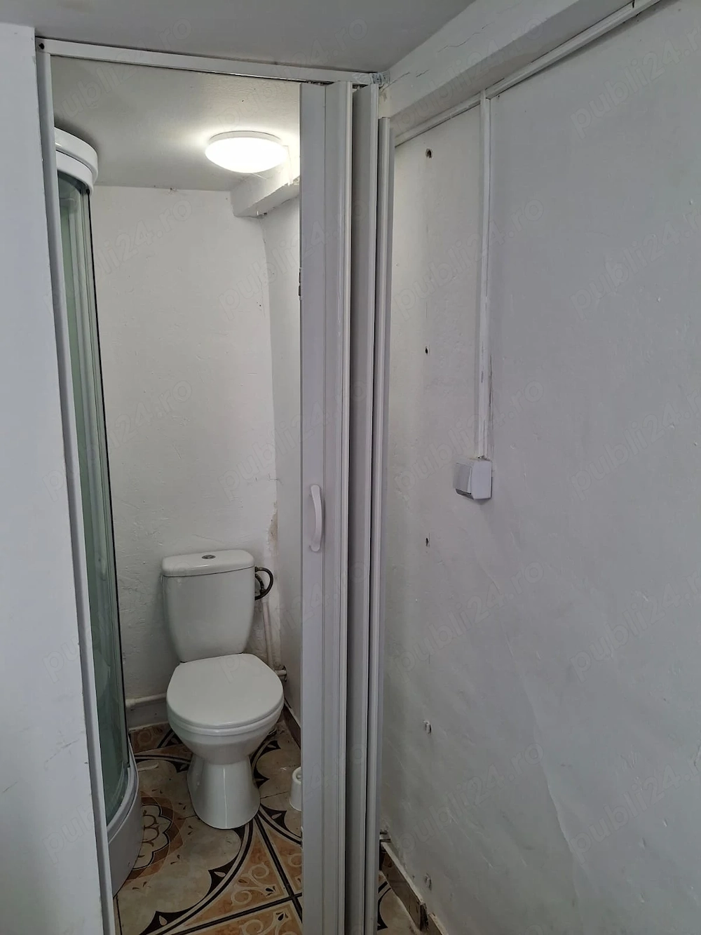 Inchiriez camera tip studio la casa, compacta si utilata, intrare separata-Buzau