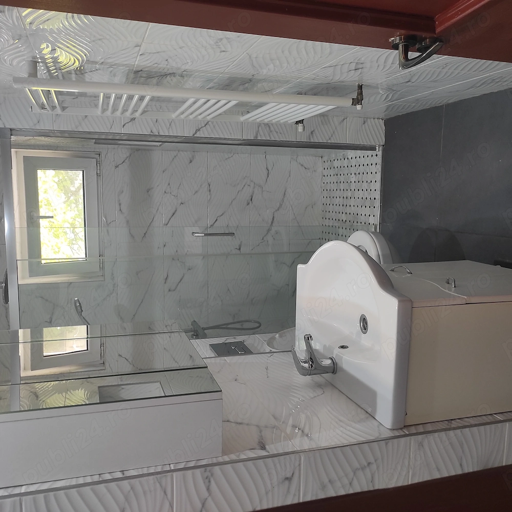 Închiriez apartament cu 2 camere 
