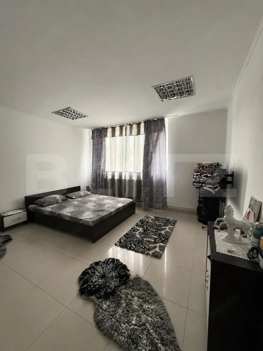 Apartament de vanzare , curte comuna, 2 camere, Zona Semicentral