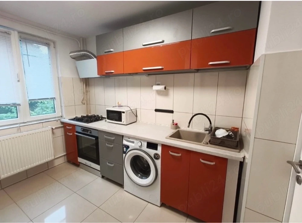 vand apartament cu 3 camere,2 4