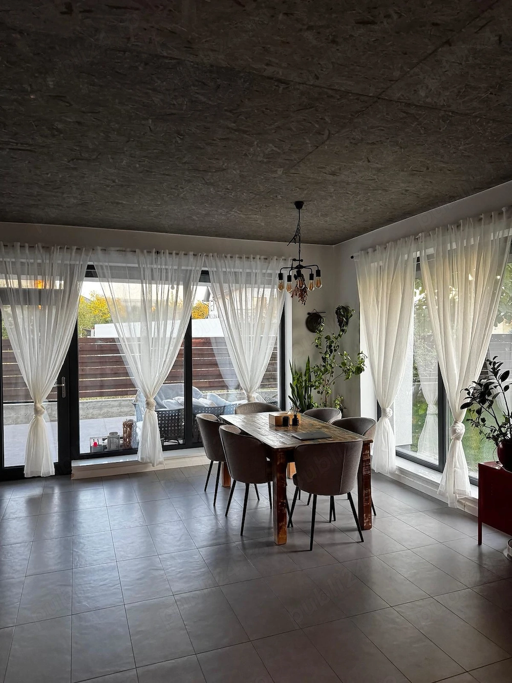 Inchiriez vila individuala cu gradina 350mp, pet friendly, Giulesti