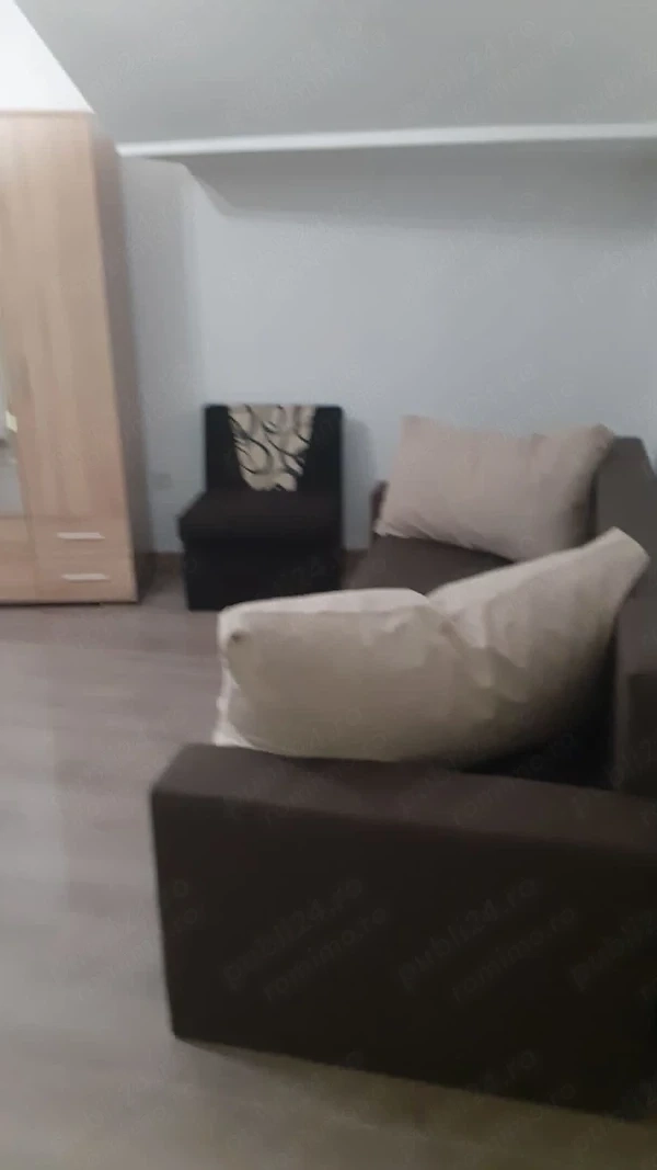 In chiriez garsoniera demisol Unirii, cladire noua