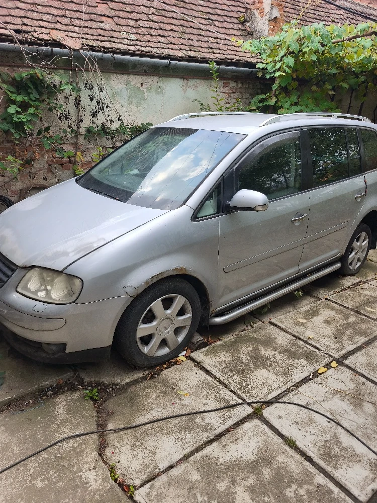vand 2 autoturisme Touran 