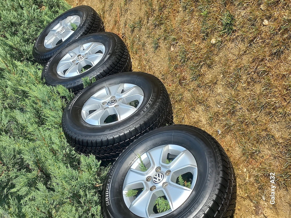 Set anvelope cu genți Al 245/70R16
