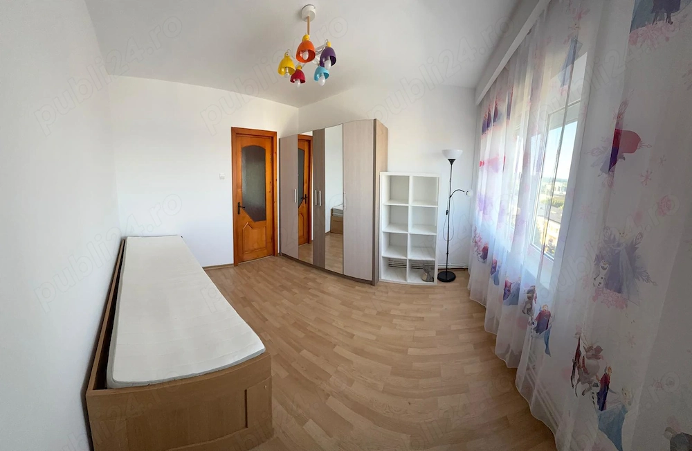Inchiriez apartament 3 camere central , langa Universitate 