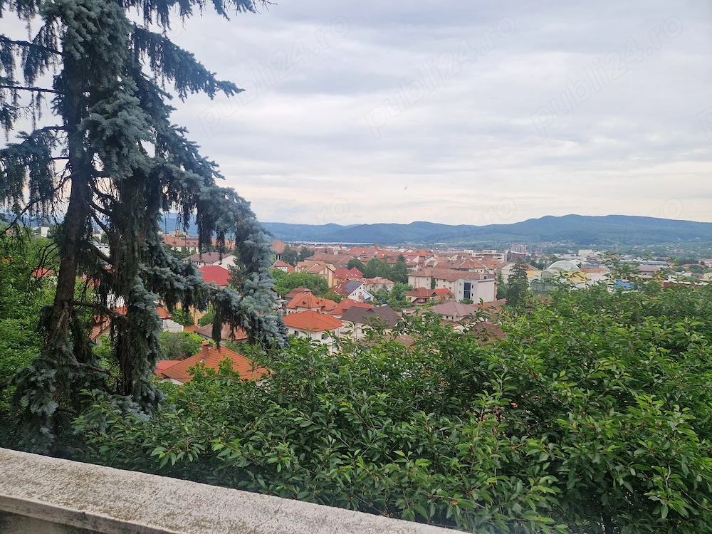 apartament cu 4 camere, etaj 2 si boxa, zona Capela,  respectiv zona centrala a mun. Rm Valcea