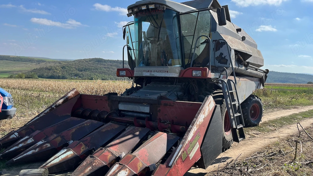 Combina Rostselmash Vector 410
