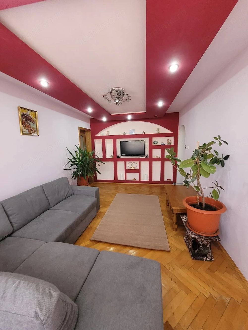Apartament 3 camere cu parcare de inchiriat- strada De mijloc