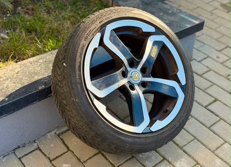 Roata de rezerva cu janta din aliaj, de 17 inch,prinderea 5x110