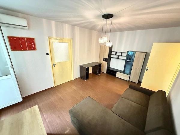 Apart 2 camere Ion Mihalache metrou 1 Mai etaj intermediar vedere frontala