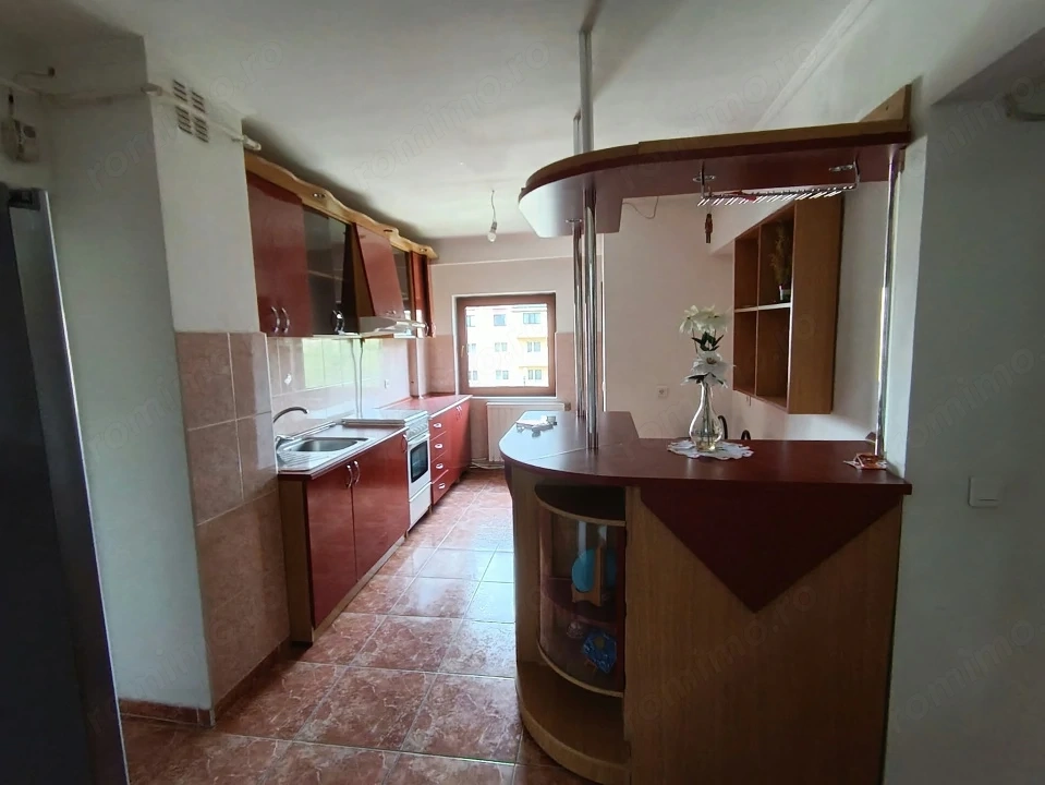 Apartament cu 3 camere și garaj, zona Republicii 