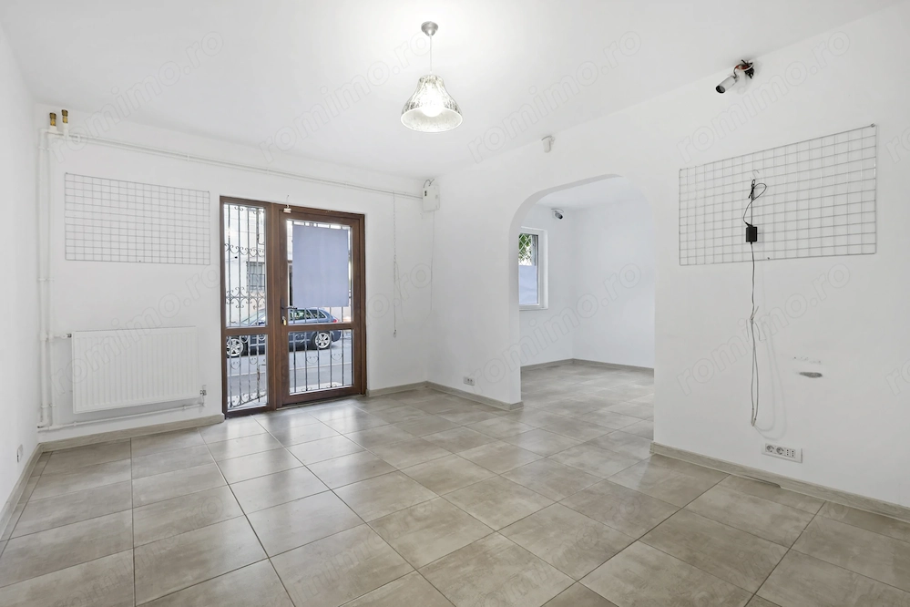 Apartament cu 2 camere de vânzare în Mangalia   Renovat, parter, Strada Sirenei
