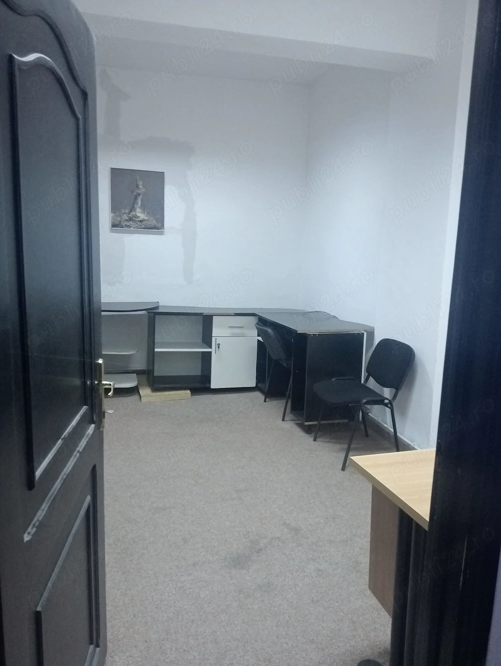 Închiriez spațiu comercial mic 12 mp , lângă Palaloga , lângă BTT  pe palier cu notariatul, etj1 