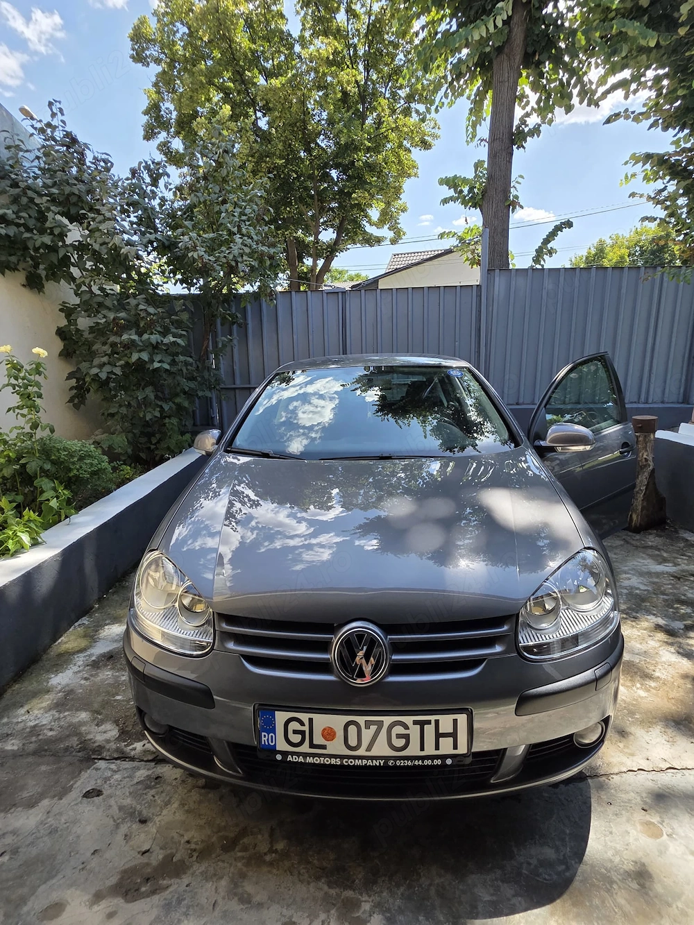 Vand Volkswagen Golf 5, unic proprietar, 29000km,pe benzina.pret 6.900 euro negociabil