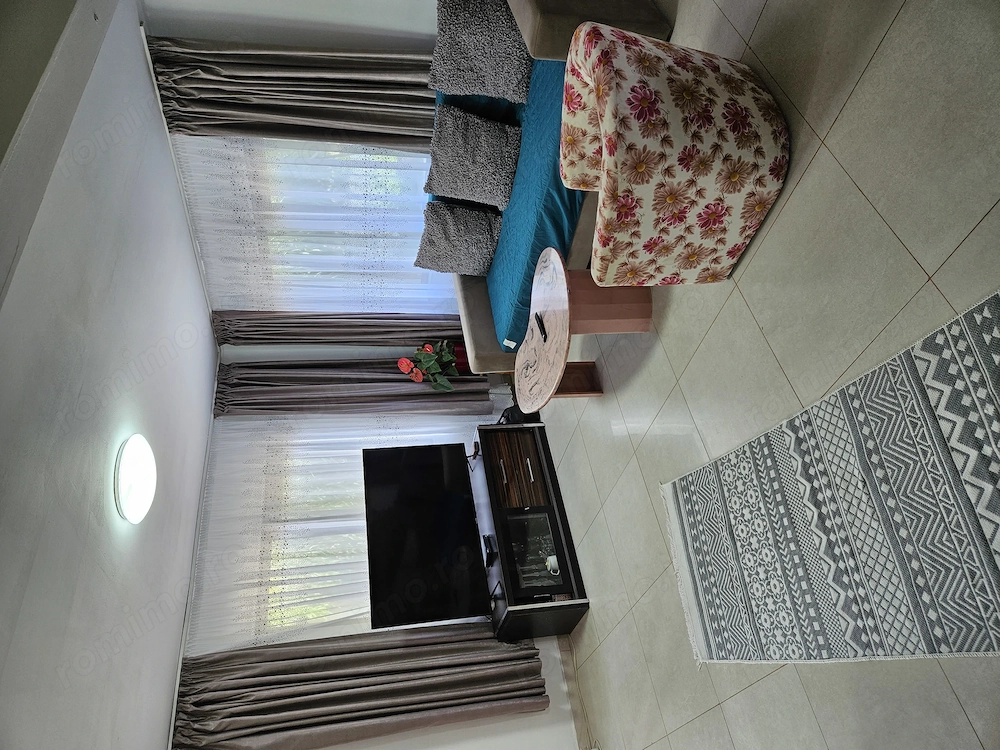 Casa+magazin alimentar  de vanzare