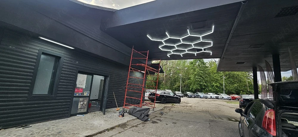 Echipa meseriasi-constructori, instalatori