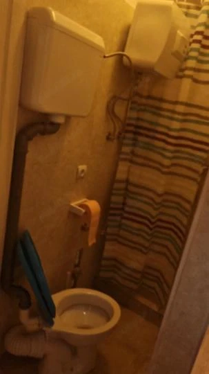 Inchiriez Garsoniera la casa zona Tineretului (incalzire cu soba pe gaze si boiler electric)