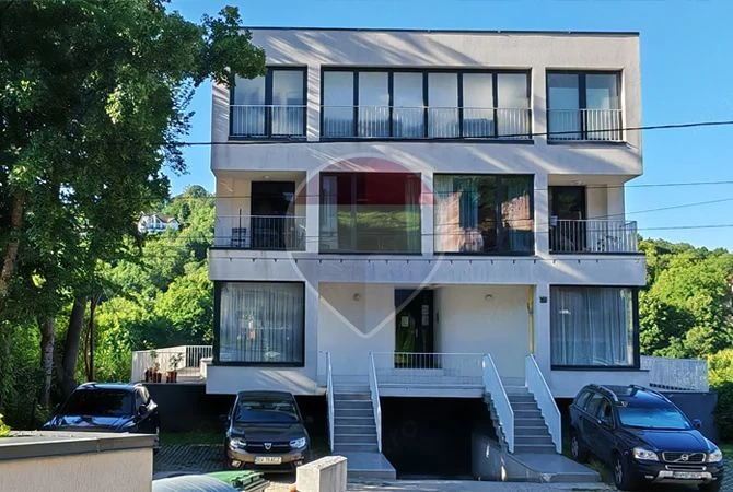 Apartament cu terasă de 27.5 mp, parcare și panoramă, Șchei
