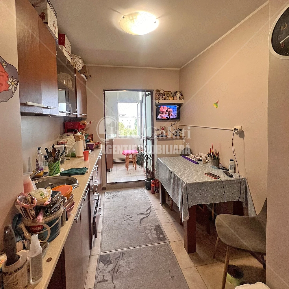 | Apartament cu 3 camere | Micro 20 | Mobilat |
