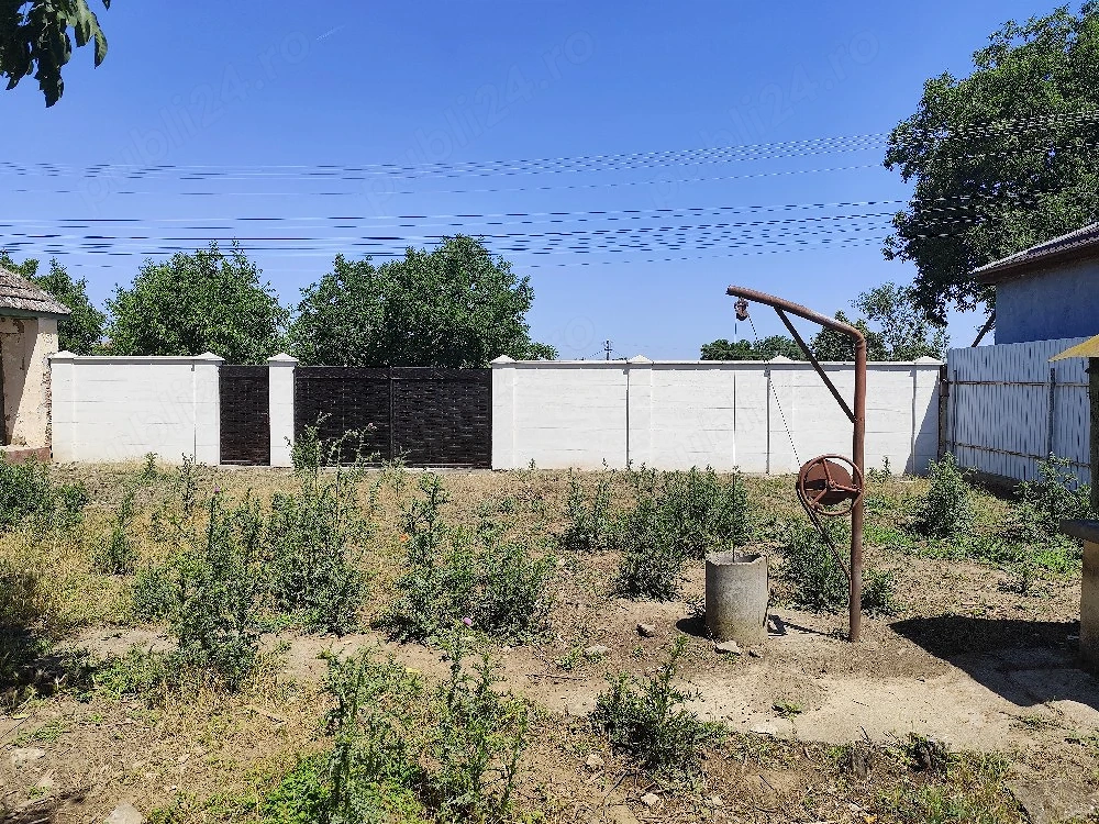 vând Teren de 1400 de m2 cu casă veche in Călugăreni la șosea principală!