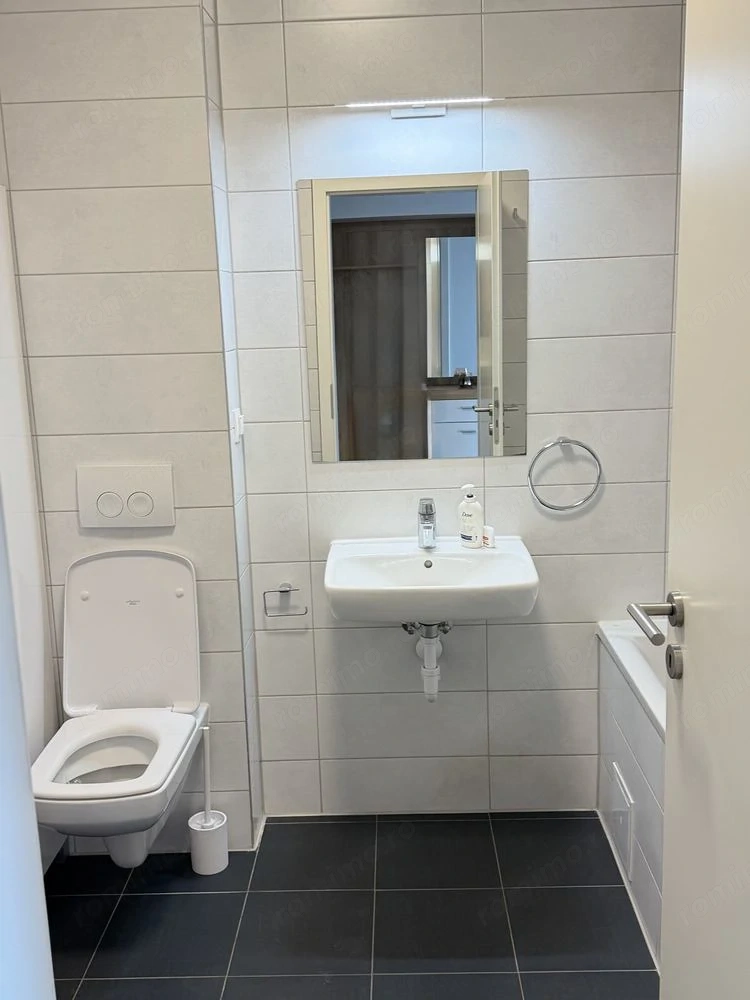 Inchiriez apartament