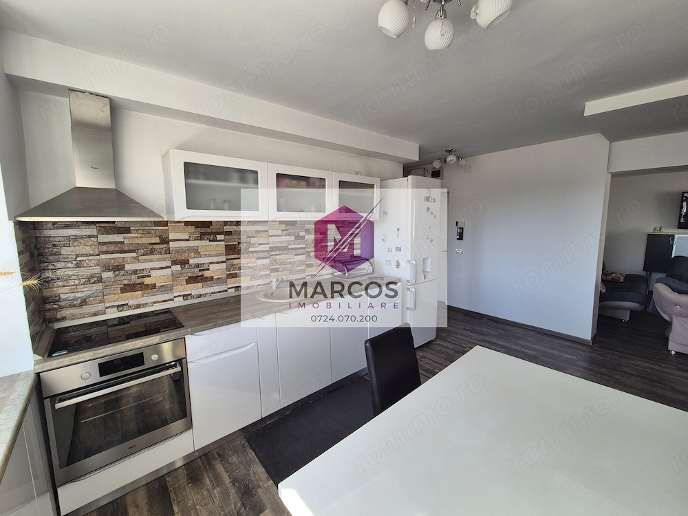 Vand apartament in centru