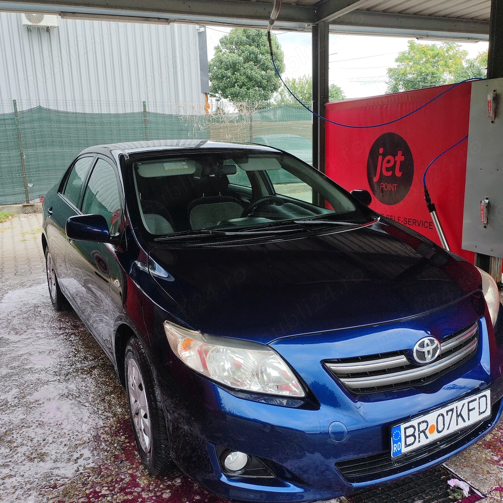 Vând Toyota Corolla 1,6 benzină.