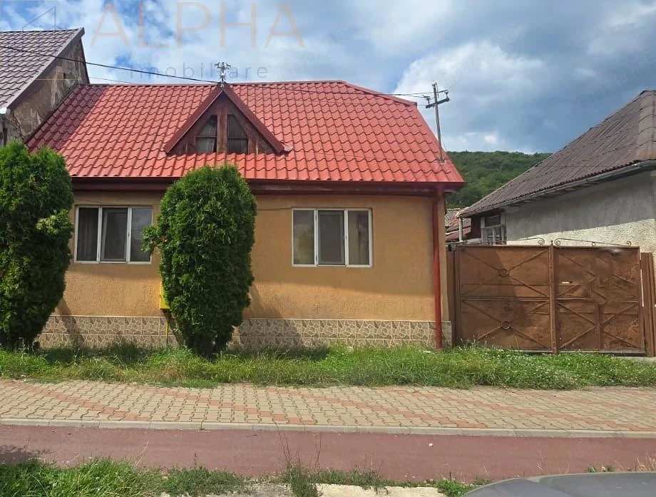 Casa  #238;n Viisoara, BN, stradal – teren generos 1265 mp