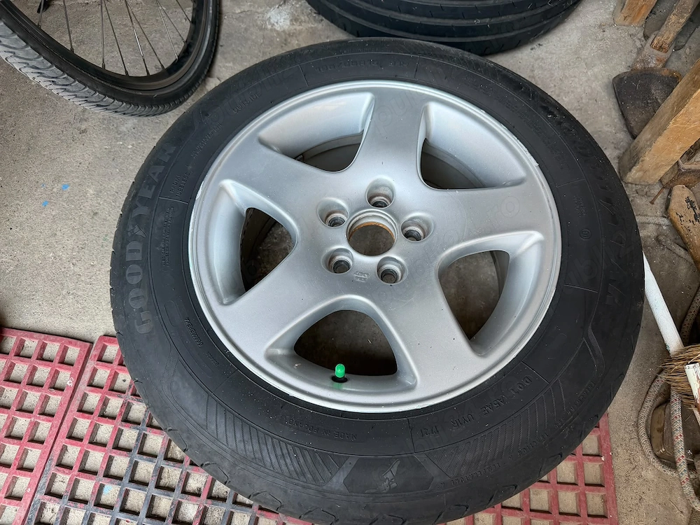 Vând set de 4 roți echipate cu cauciucuri vară Goodyear 195/65/15 H 5x100 Skoda Octavia 1
