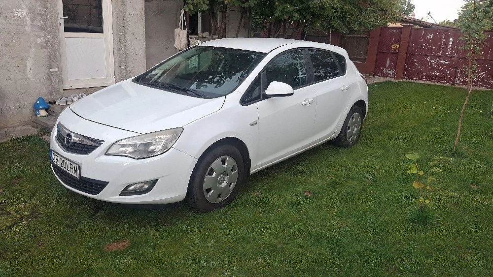 Opel astra J Benzina+GPL 2011Vând Opel Astra J, an 2011, motor 1.6 benzină + GPL, cutie manuală. 356