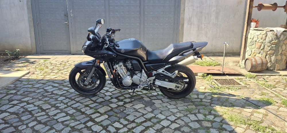 Motocicleta Yamaha FZS1000