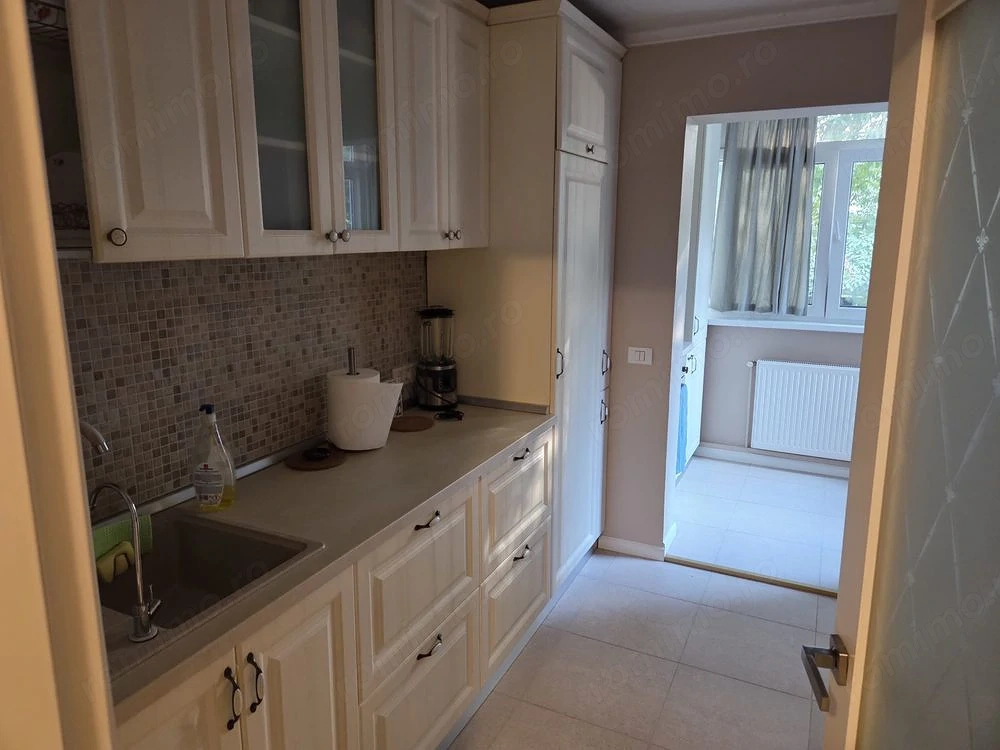 Inchiriez apartament 3 camere