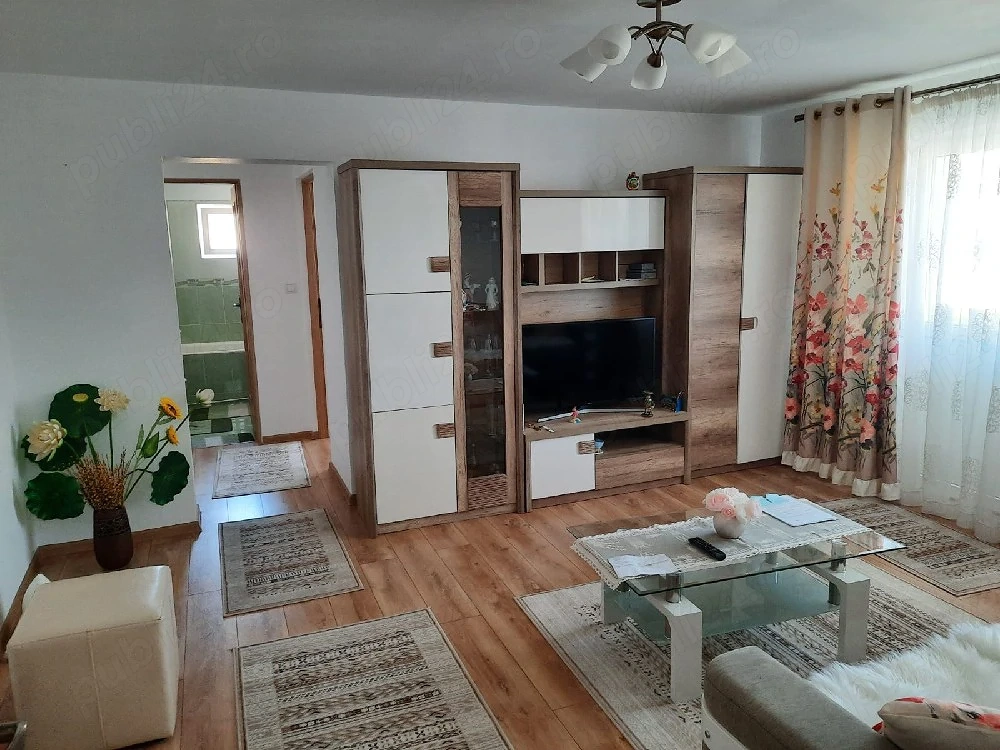 Apartament mobilat de vanzare.