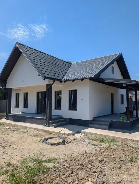 Vând casa la cheie în Hemeius - Parc Dendrologic 