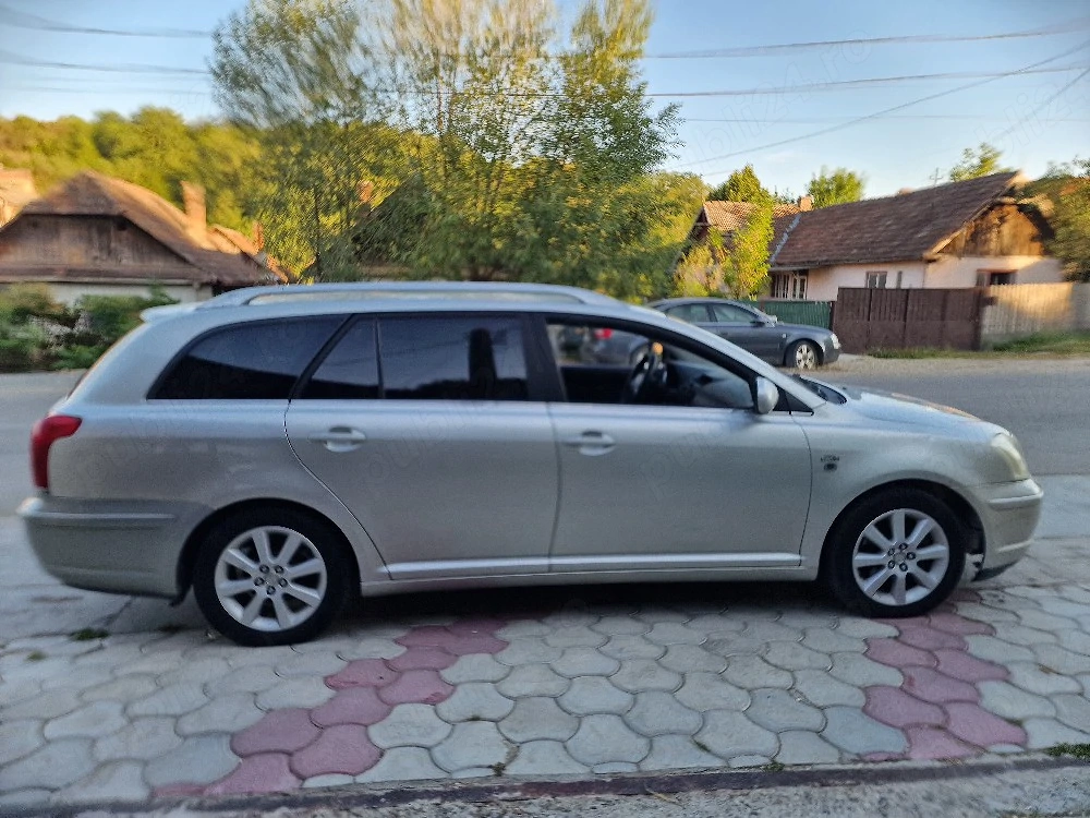 Vând Toyota Avensis 