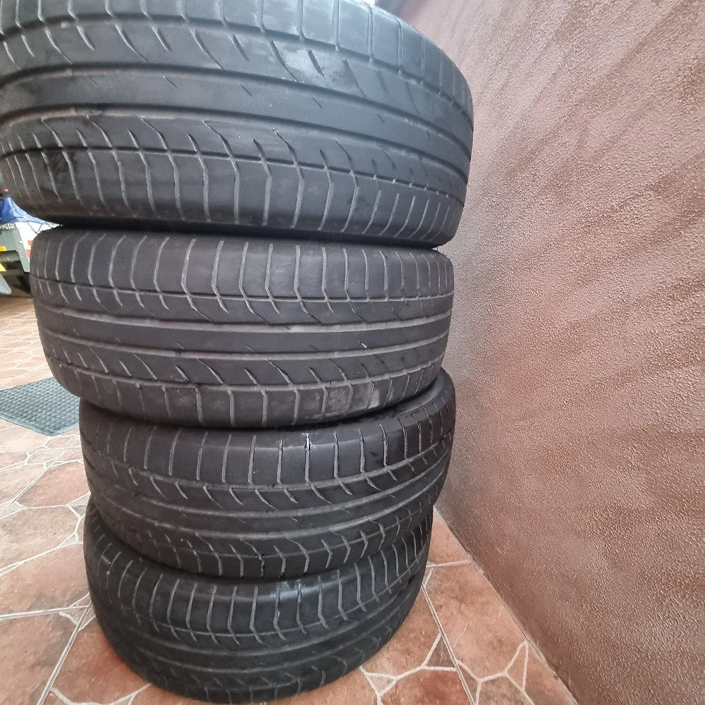Vând anvelope vara 235.55 r 19  105w