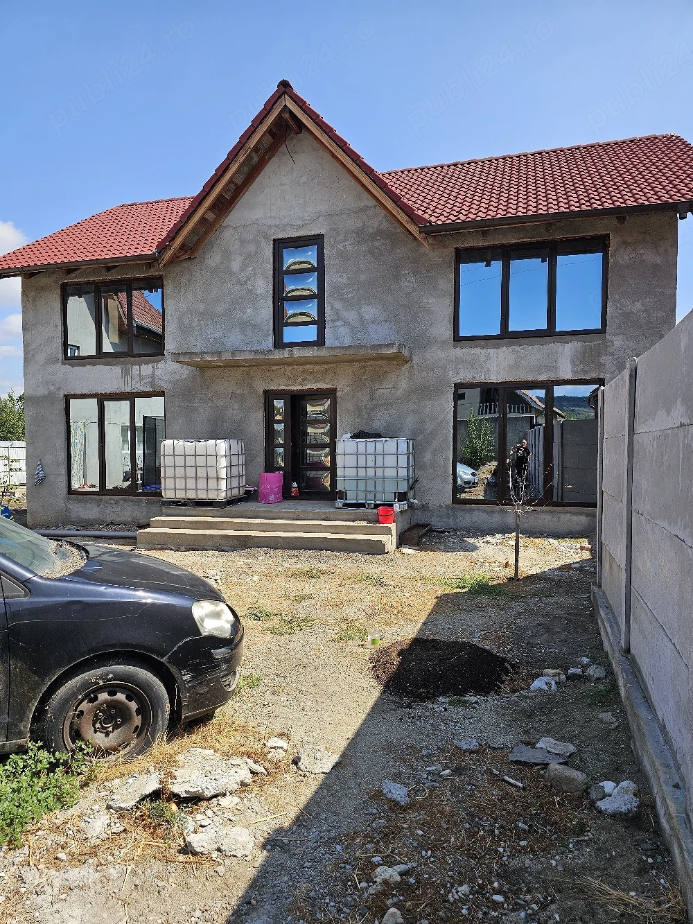 Casă de vânzare în satul Halanga, p+m, 3 dormitoare, 4 bai, bucatărie, 192 mp  amprentă,  curte + gr