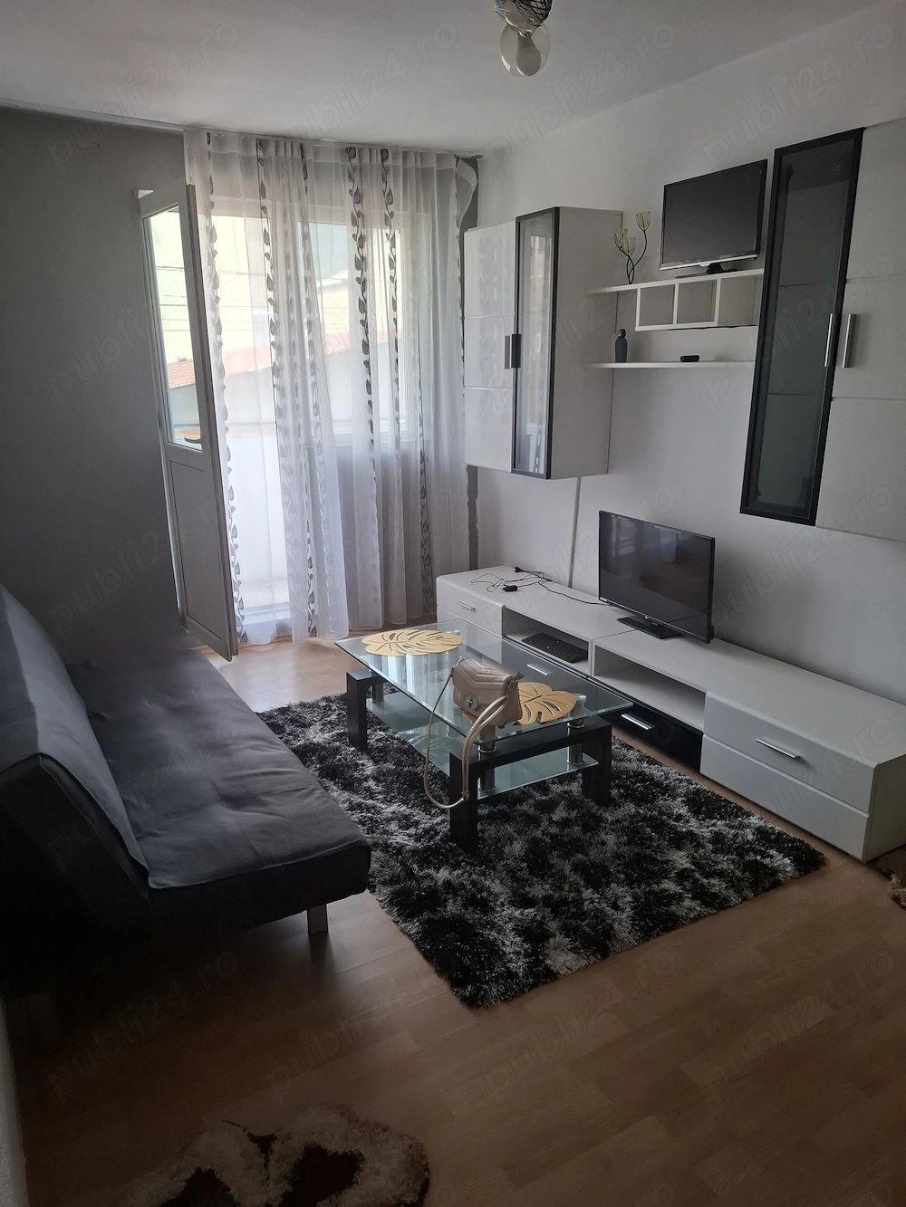 Vând apartament 2 camere in Lupeni jud.Hunedoara 