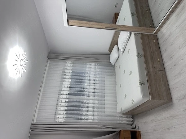Închiriez apartament cu 2 camere