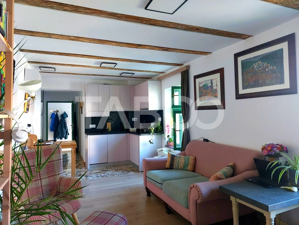 Casa de vanzare 3 camere 2 bucatarii 3 bai teren 340 mp Cisnadie