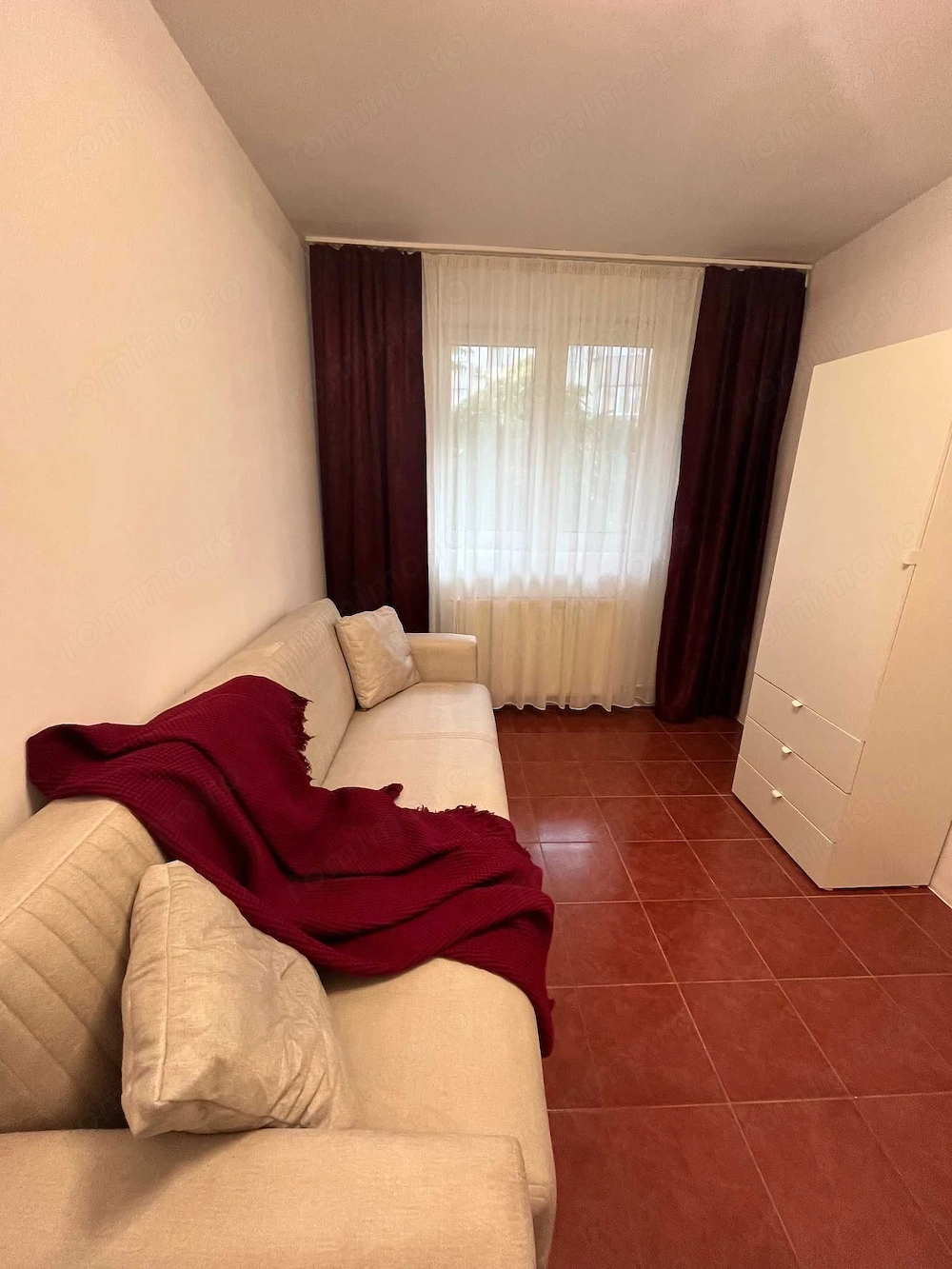 Apt 2 camere de închiriat   zona