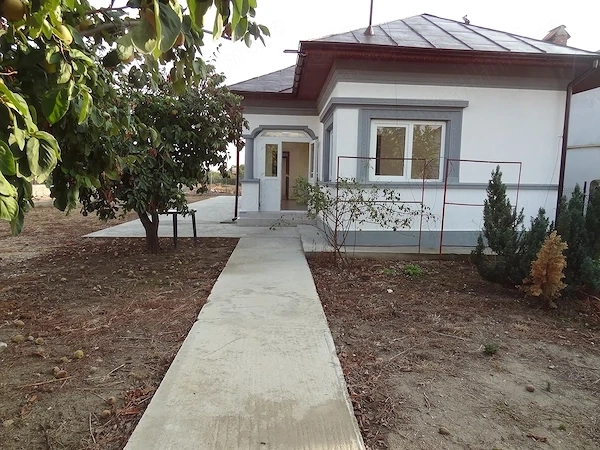 Casă individuală renovată, 5 camere, teren 543 mp Domnești