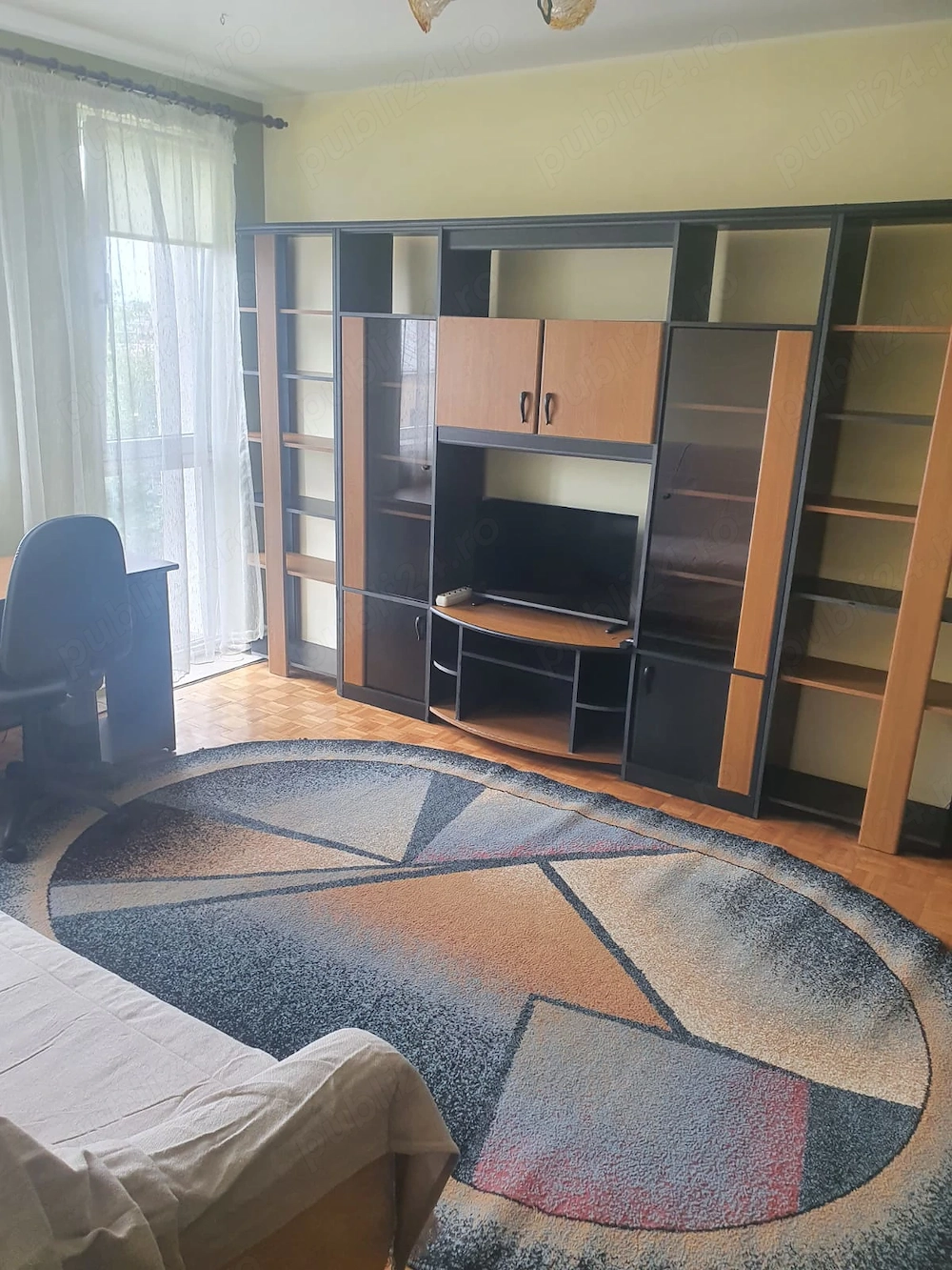 Apartament 1 dormitor 1 living  1 bucatarie 1 baie 1 balcon 1 camara 1 debara