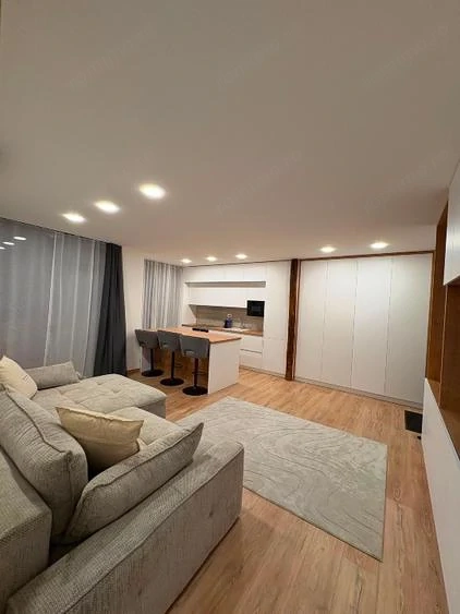 Inchiriez apartament central, parcare inclusa, dotari premium, prima inchiriere