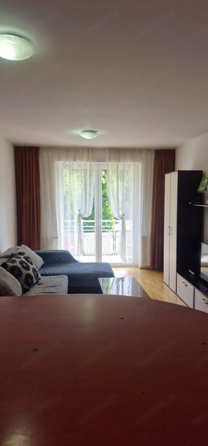 Inchiriez apartament