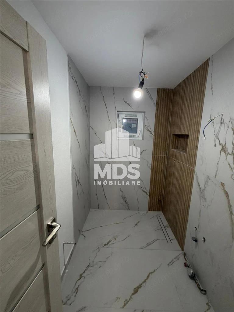 Decomandat cu 2 bai la etajul 1 renovat recent nou